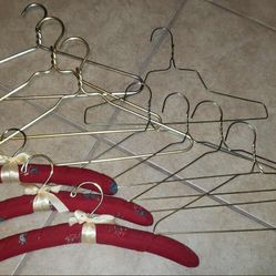 X11 VINTAGE MID CENTURY GOLD BRASS METAL FLORAL FLOWER ROSE BURGUNDY BLUE YELLOW RIBBON BOW FABRIC CLOTHES CLOTHING DRESS HANGERS