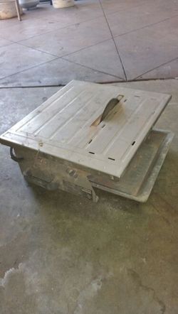 Tile cutter