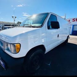 2002 E-150 Ford Passenger Van Runs Perfect ! 