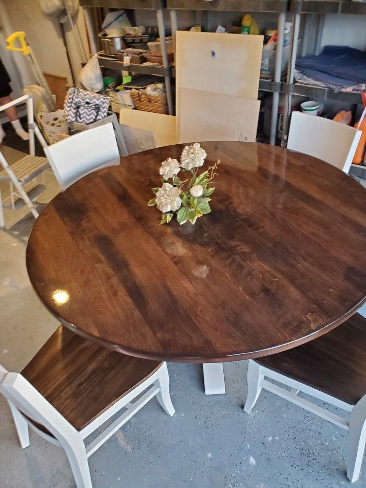 Beautiful custom 5ft round table with 4 Chairs