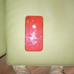 Red iPhone XR,iCloud Lock 