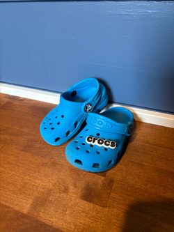 Baby/toddler crocs size 5