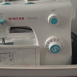 SINGER Simple 2263 Sewing Machine W/ Pedal, Extras! Works! 23 Stitch Functions