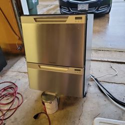 Fisher & Paykel Stainless Steel Dishwasher - Works Perfectly