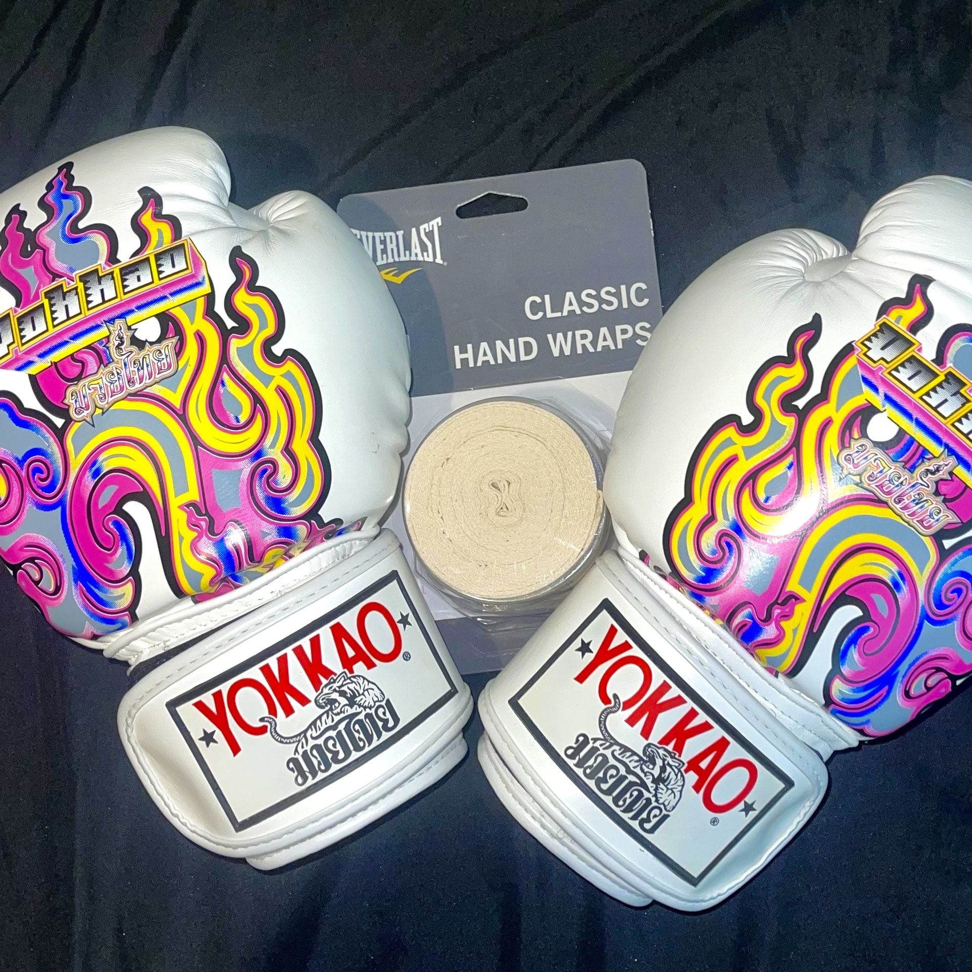 YOKKAO Bangkok Flames Muay Thai 10oz boxing gloves Limited Edition RARE