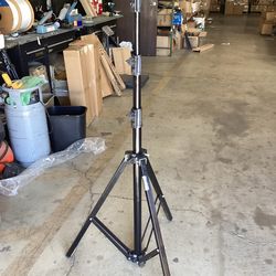 9ft Heavy Duty Tripod Stand without box.