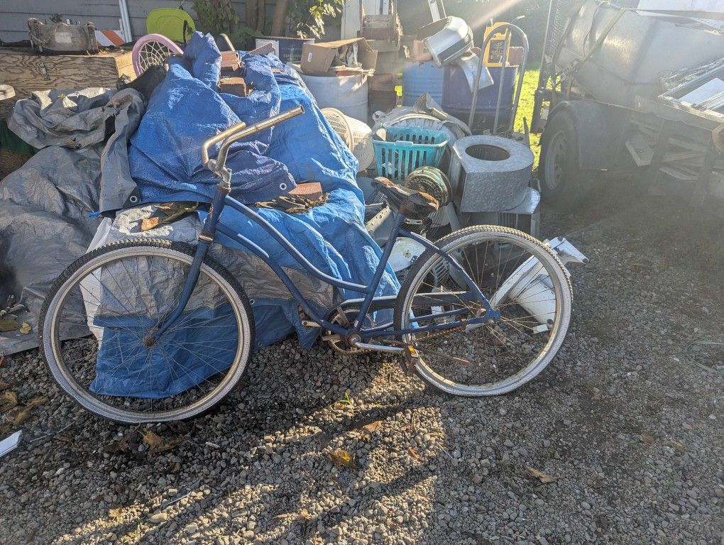 VINTAGE HUFFY BEACH CRUISER