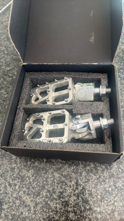 Amp Moto Pegs