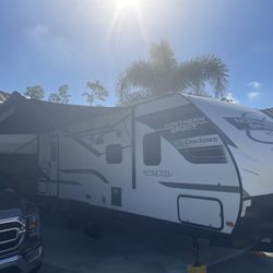 2022 - 30ft Coachman Northern Spirit Ultra Lite Camper