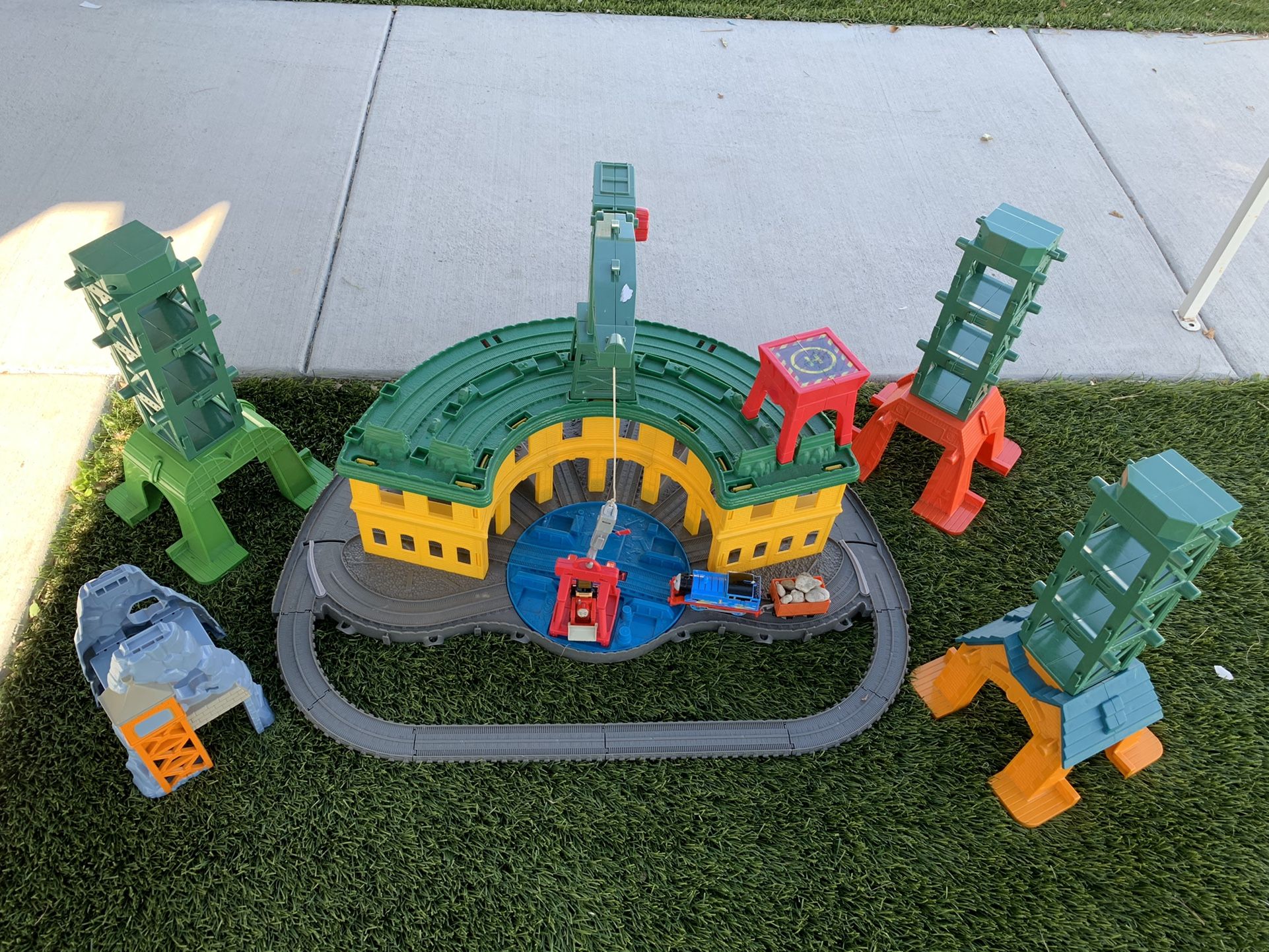 Thomas & Friends Super Station Train Set