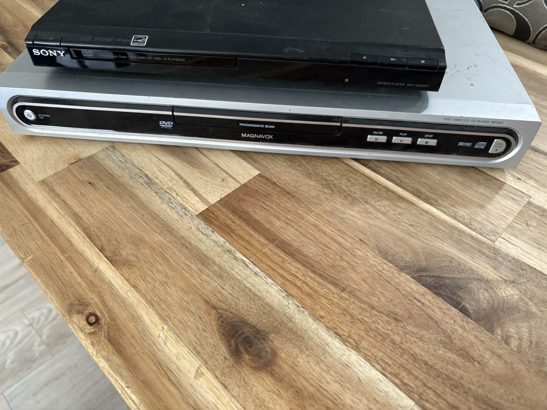 2 dvd players 