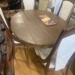 Dining Room Table And 4 Chairs (excellent condition )
