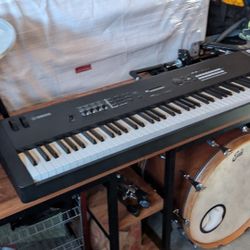 Yamaha MX88 Keyboard w/ Stand