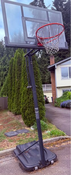 Lifetime Portable Basketball Hoop – Adjustable Height