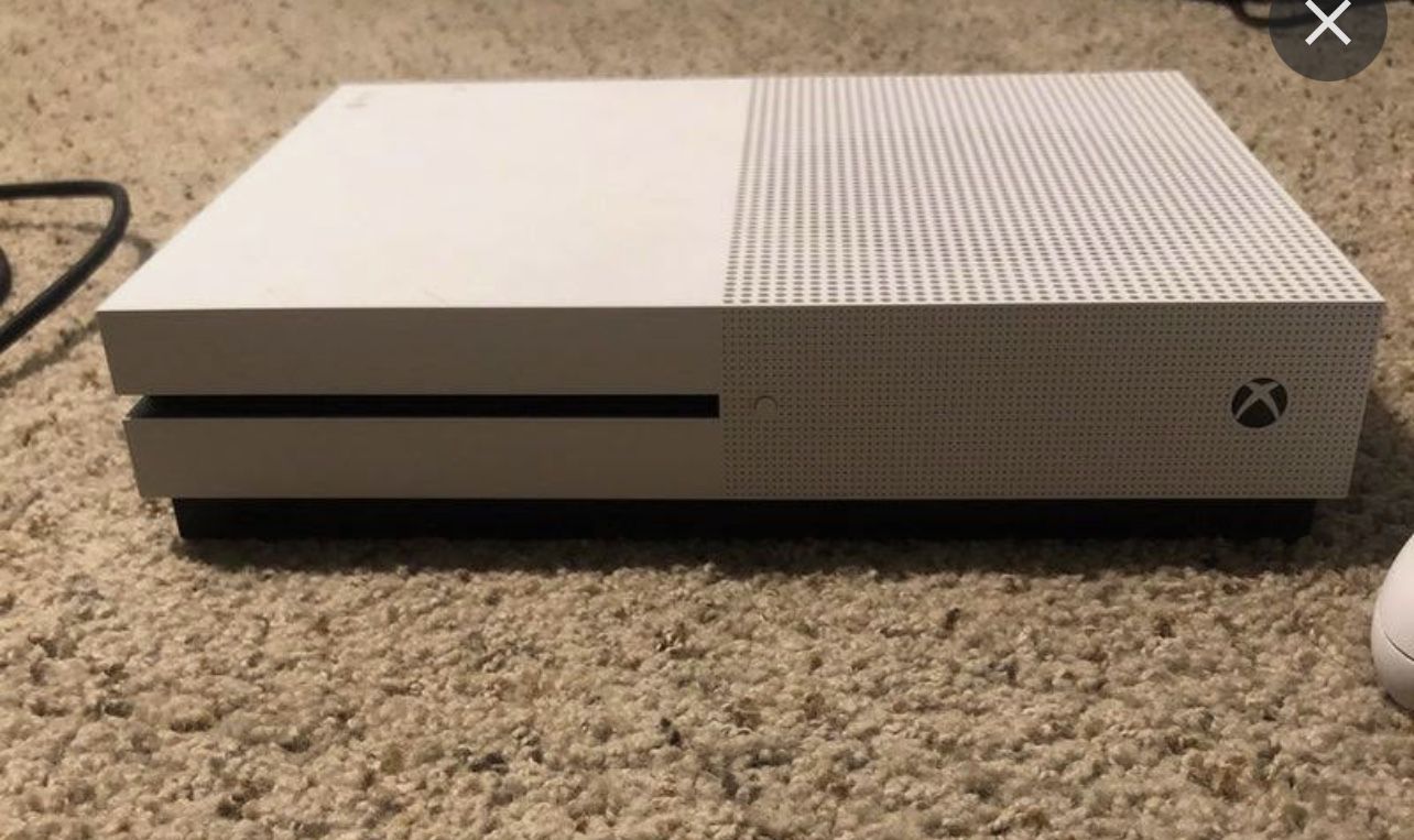 Xbox One S With 2 Wireless Controllers 