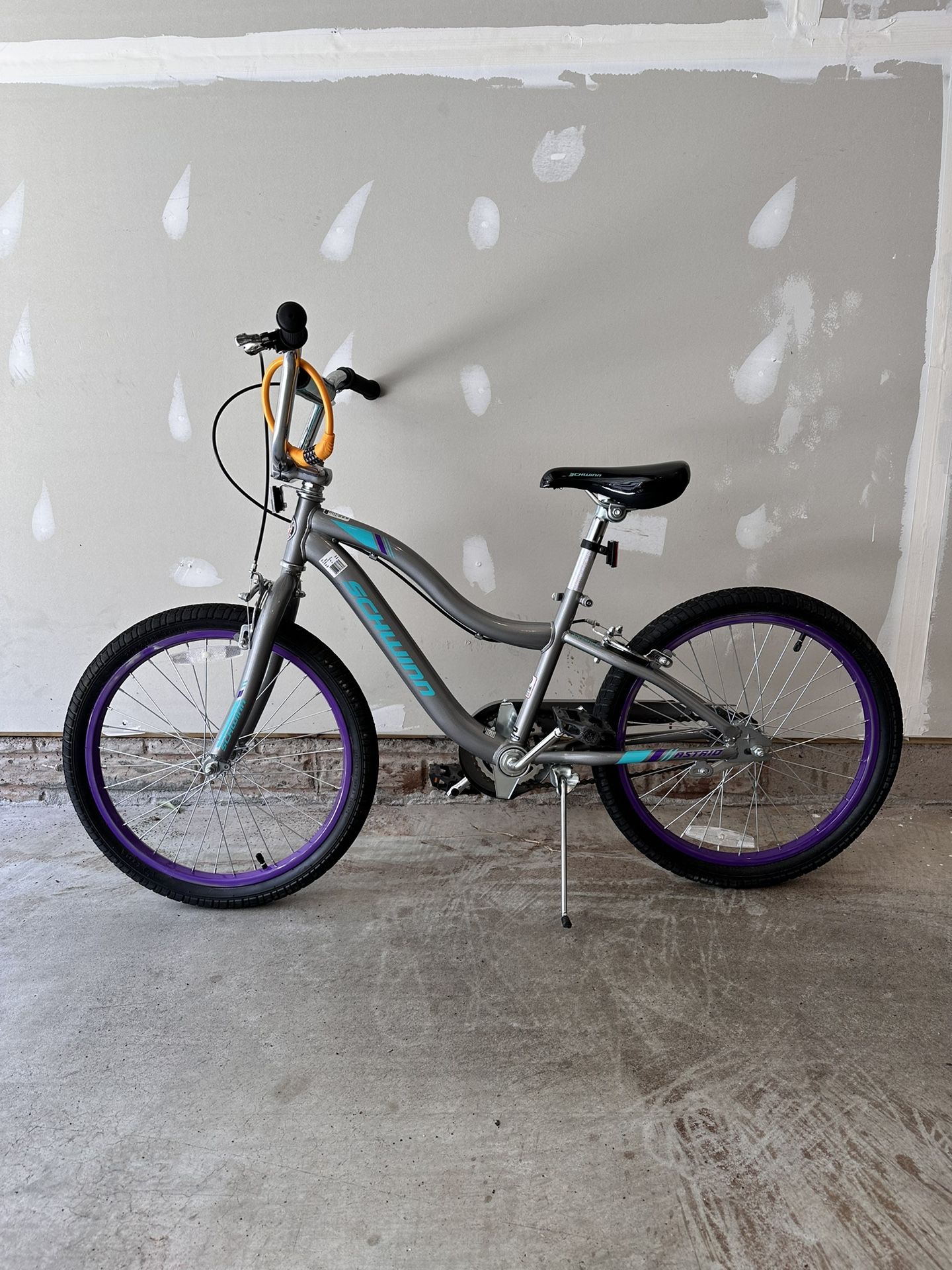 Schwinn Astrid 20” Kids bike - gray (like New - Rarely Used)