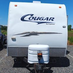 2006 Keystone Cougar 34.5ft 304BHS Over Size Double Bunks 304BHS