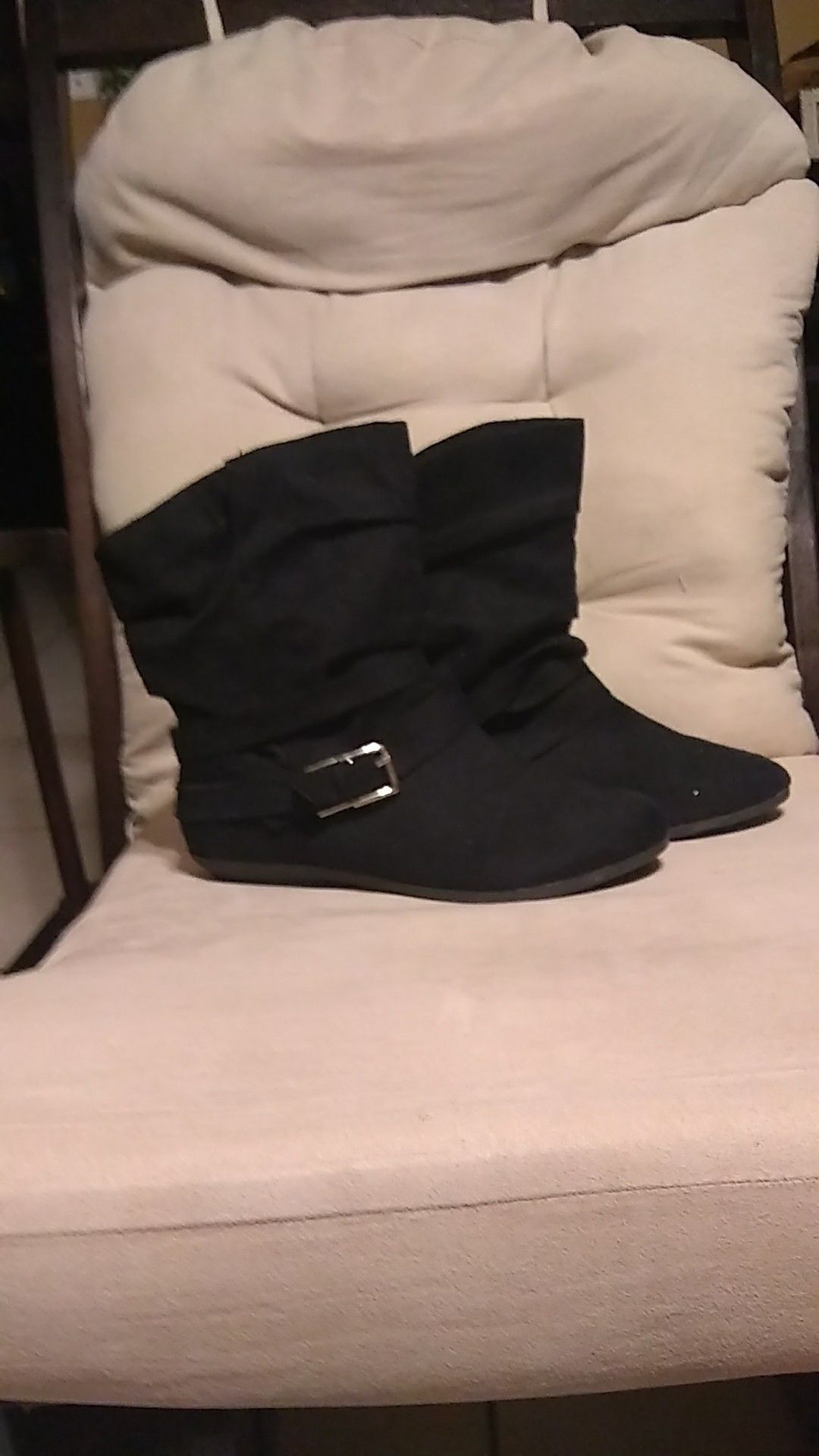 Girls black boots.