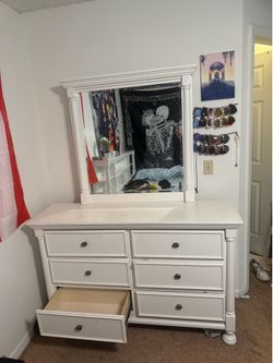 White Dresser with Mirror – 7 Drawers – Good Condition