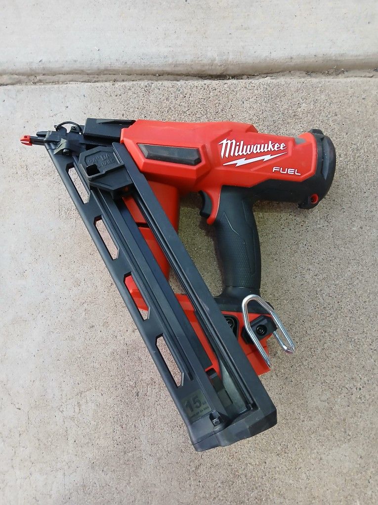 FINISH ANGLE NAILER 15GA MILWAUKEE TOOL ONLY