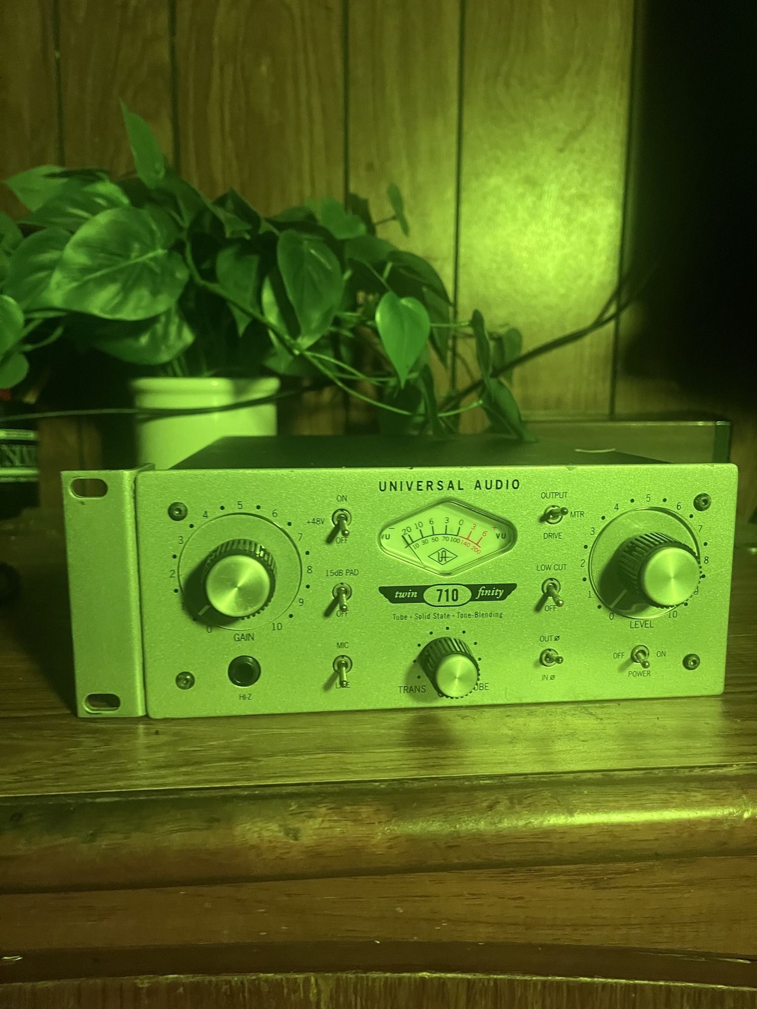universal Audio Twinfinity 710 Microphone Pre Amp