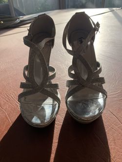 High heel shoes size 8