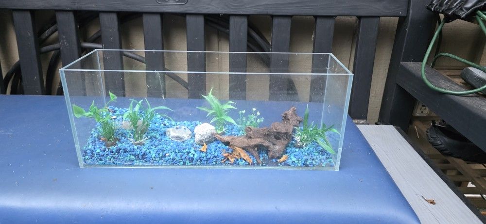 FREE - 3.8 Gal Rimless Fish Tank W/ Gravel And Plants