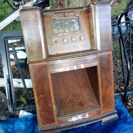 Vintage Crosley Console Short-wave Radio  For art Or  Parts 