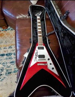 Stage played and autographed Scott Ian King V