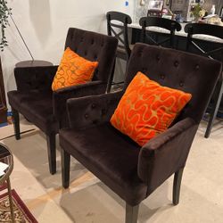 2 Accent Tuft Chairs with Bright Pillows 
