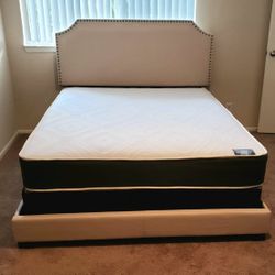 NEW Queen MATTRESS and BOX SPRING. Bed frame not included👍