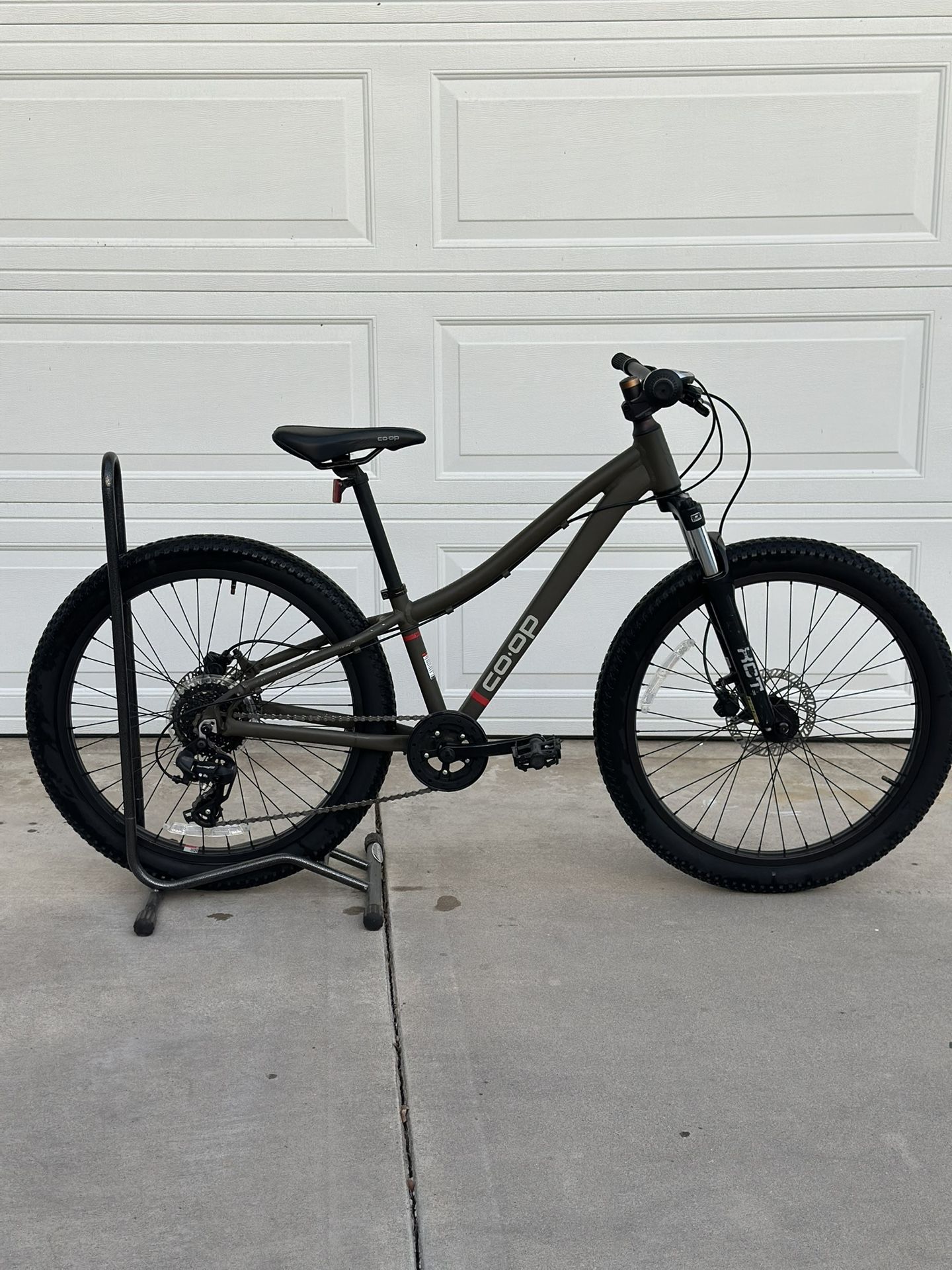 Co-Op REV DRT 24” mountain Bike