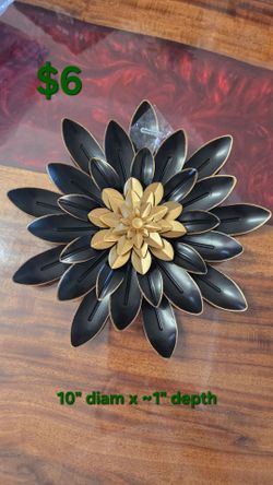 NEW wall decor 10" metal flower