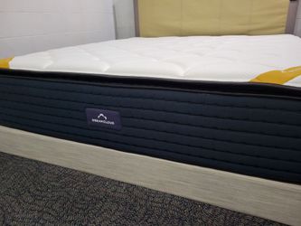 King Dreamcloud Premier Rest Mattress - Like New