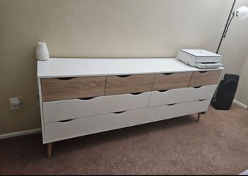 Modern 8-Drawer Dresser