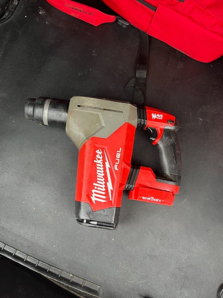 Milwaukee M18 Rotary Hammer Drill 1 1/8 Sds Plus One Key AUTOSTOP $270 FIRME PRECIO