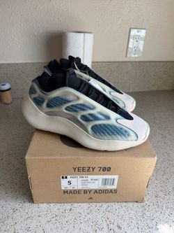 Adidas Yeezy 700 V3 Sneakers Size 5