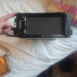 Soundstream Dvd/CD, Mp3/mp4, USB, Bluetooth Am/fm Radio