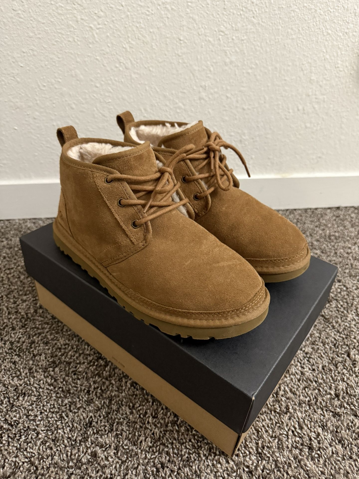 Men’s Uggs Neumel, Size 9