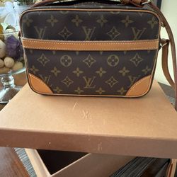 Louis Vuitton Trocadero 23 