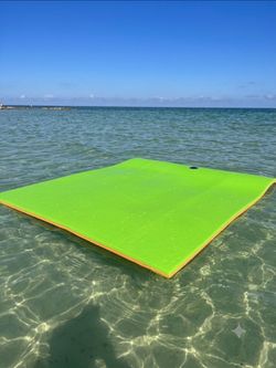 Rubber dockie swim platform