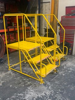 3 step rolling ladders