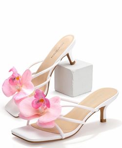 Women heels size 9 new in box