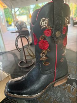Cowboy boot new sizes available
