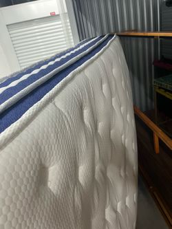 Free queen 12” mattress and platform like new
