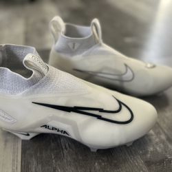 Nike Alpha Menace Elite 3 DM1792-109 White/Black Men’s Sz 11.5 Football Cleats