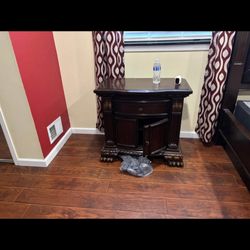 KING BEDROOM SET ( WITH BOX SPRINGS  )