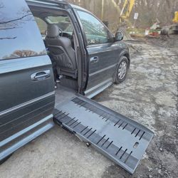 2006 Handicapped Van Chrysler Town And Country 