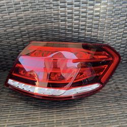 2014 2015 2016 Mercedes-Benz E350 Rear Right Passenger Side LED Tail Light OEM