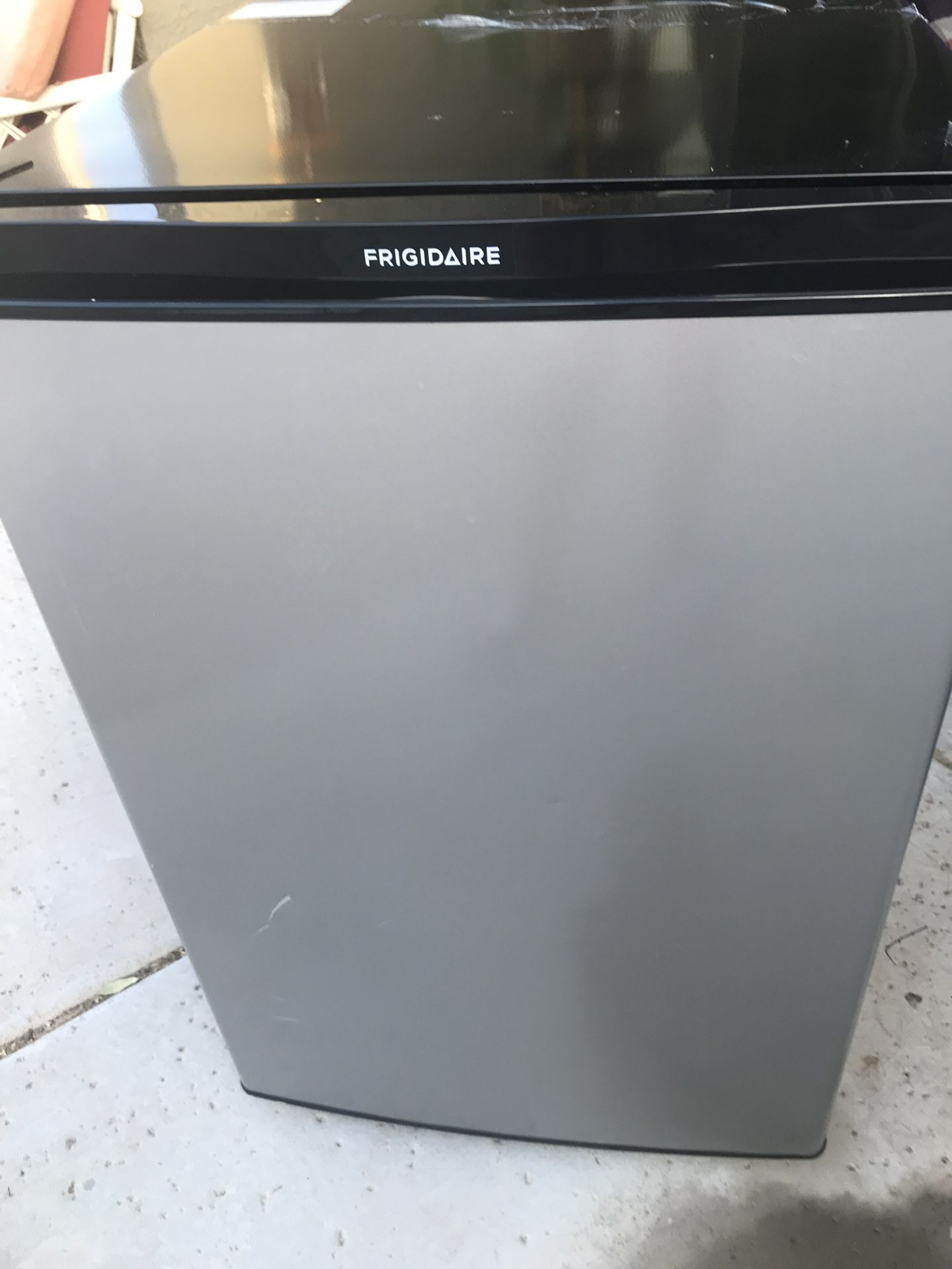 Mini fridge 4 Years Old $95